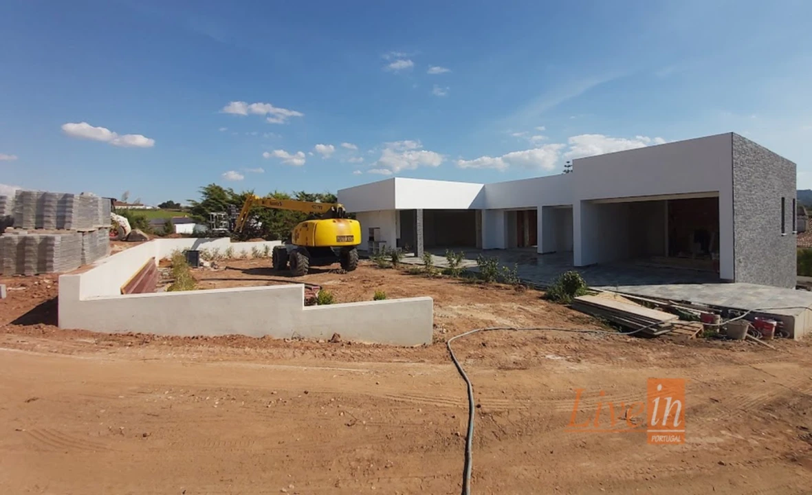 Quinta T4 para Venda em Azueira e Sobral da Abelheira Foto 1