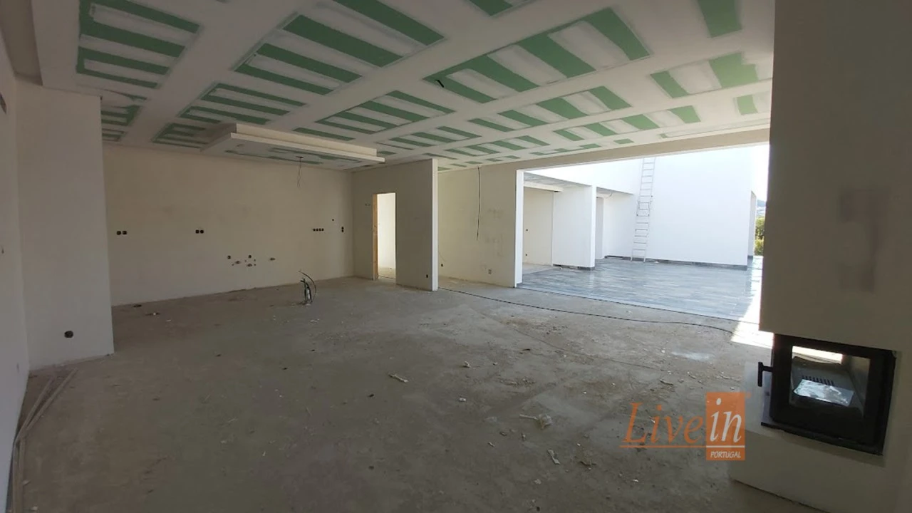 Quinta T4 para Venda em Azueira e Sobral da Abelheira Foto 6