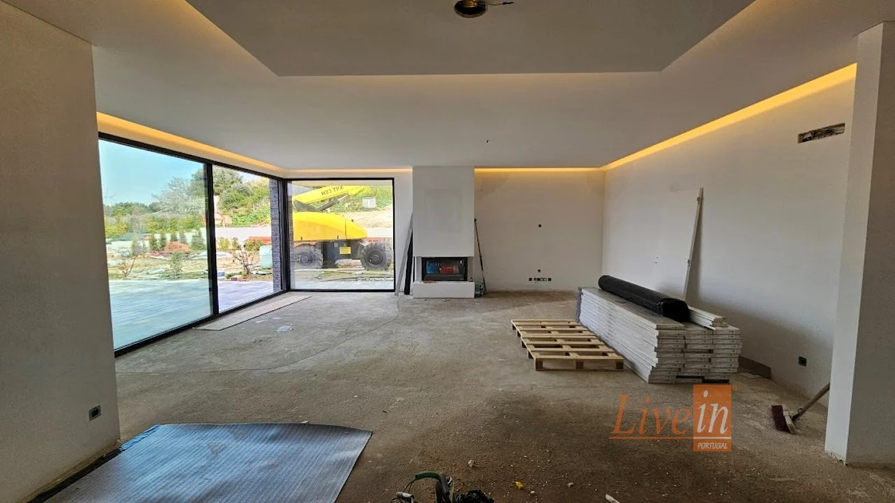 Quinta T4 para Venda em Azueira e Sobral da Abelheira Foto 9