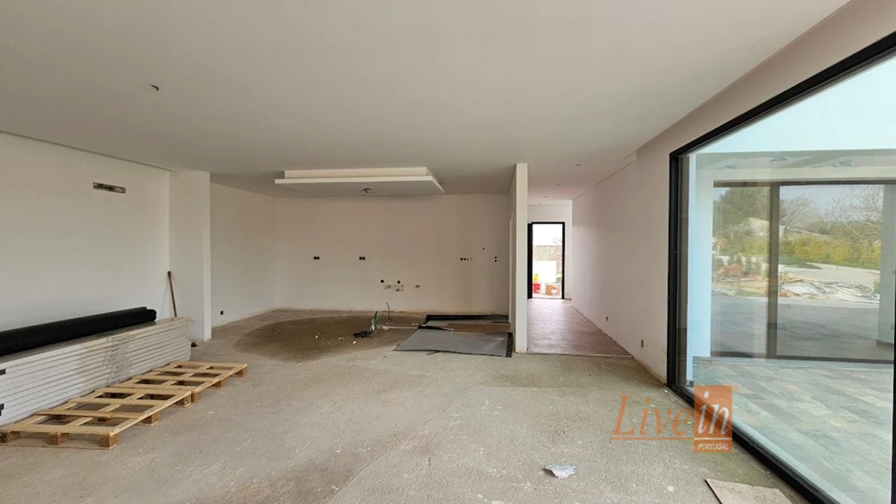 Quinta T4 para Venda em Azueira e Sobral da Abelheira Foto 14