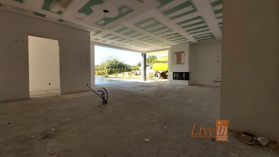 Quinta T4 para Venda em Azueira e Sobral da Abelheira Foto 7