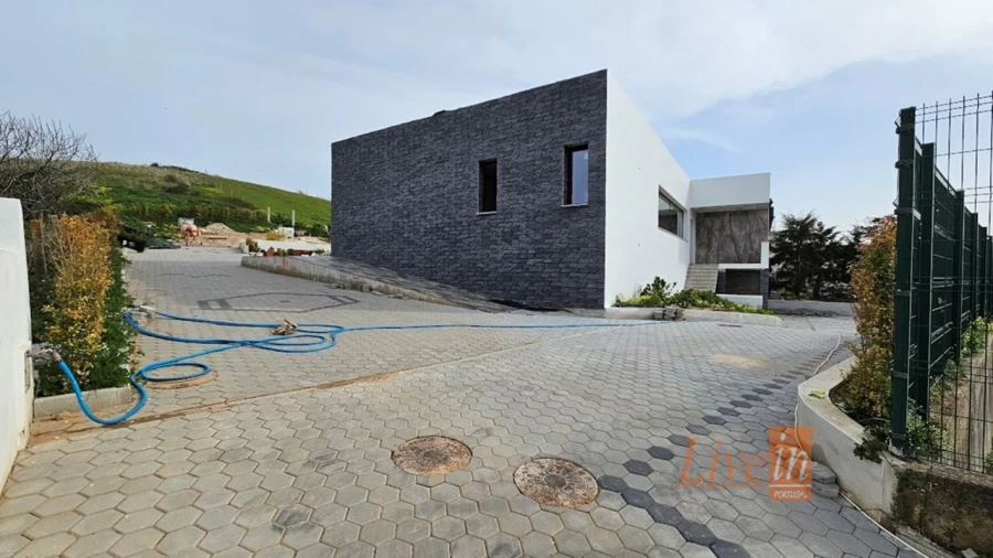 Quinta T4 para Venda em Azueira e Sobral da Abelheira Foto 1