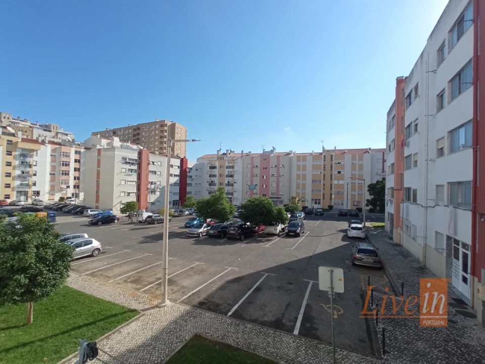 Apartamento T3 para Venda em Carregado e Cadafais Foto 25