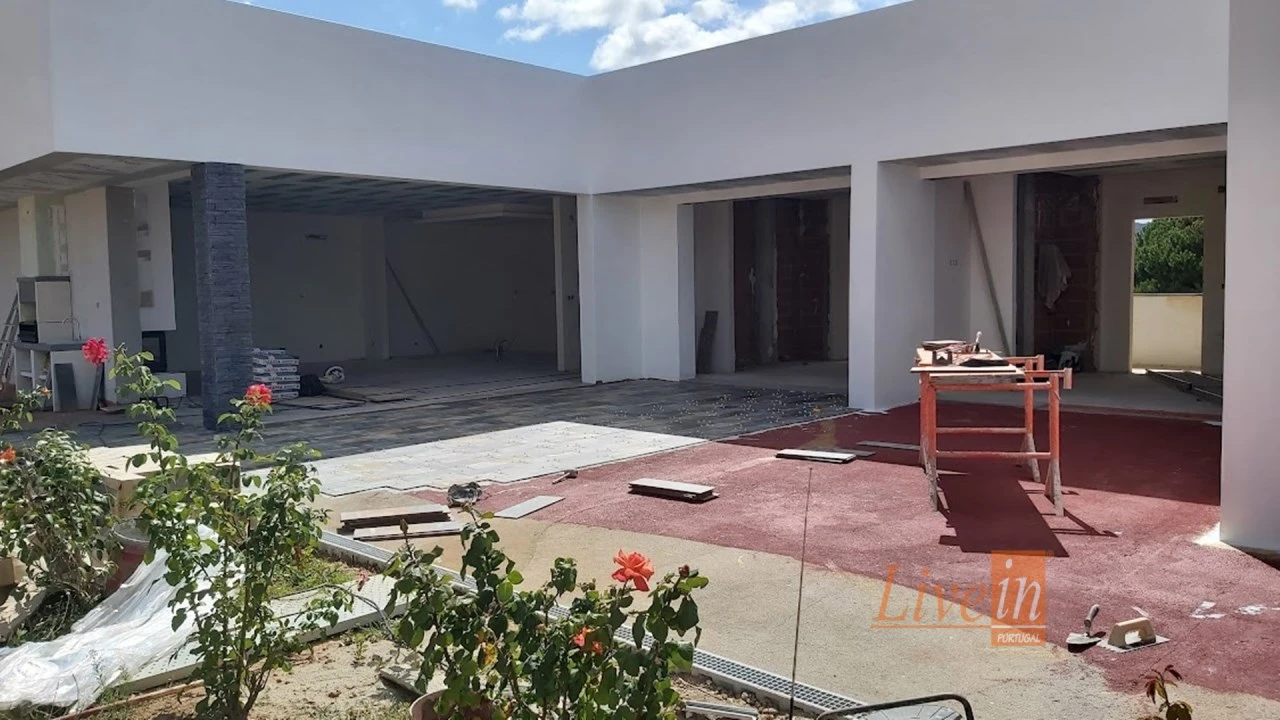 Moradia T4 para Venda em Azueira e Sobral da Abelheira Foto 5