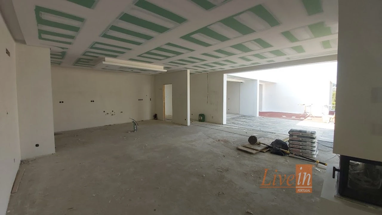 Moradia T4 para Venda em Azueira e Sobral da Abelheira Foto 13