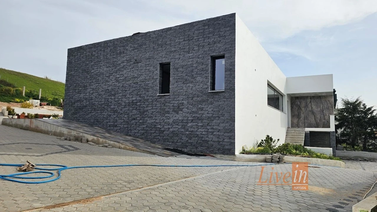 Moradia T4 para Venda em Azueira e Sobral da Abelheira Foto 4