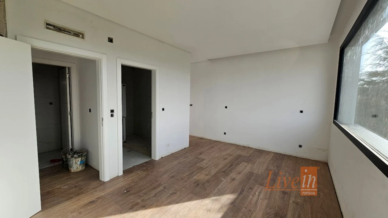 Moradia T4 para Venda em Azueira e Sobral da Abelheira Foto 18