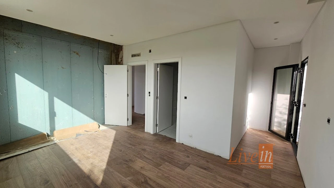 Moradia T4 para Venda em Azueira e Sobral da Abelheira Foto 19