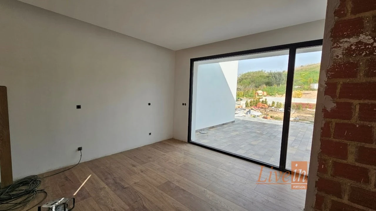 Moradia T4 para Venda em Azueira e Sobral da Abelheira Foto 26