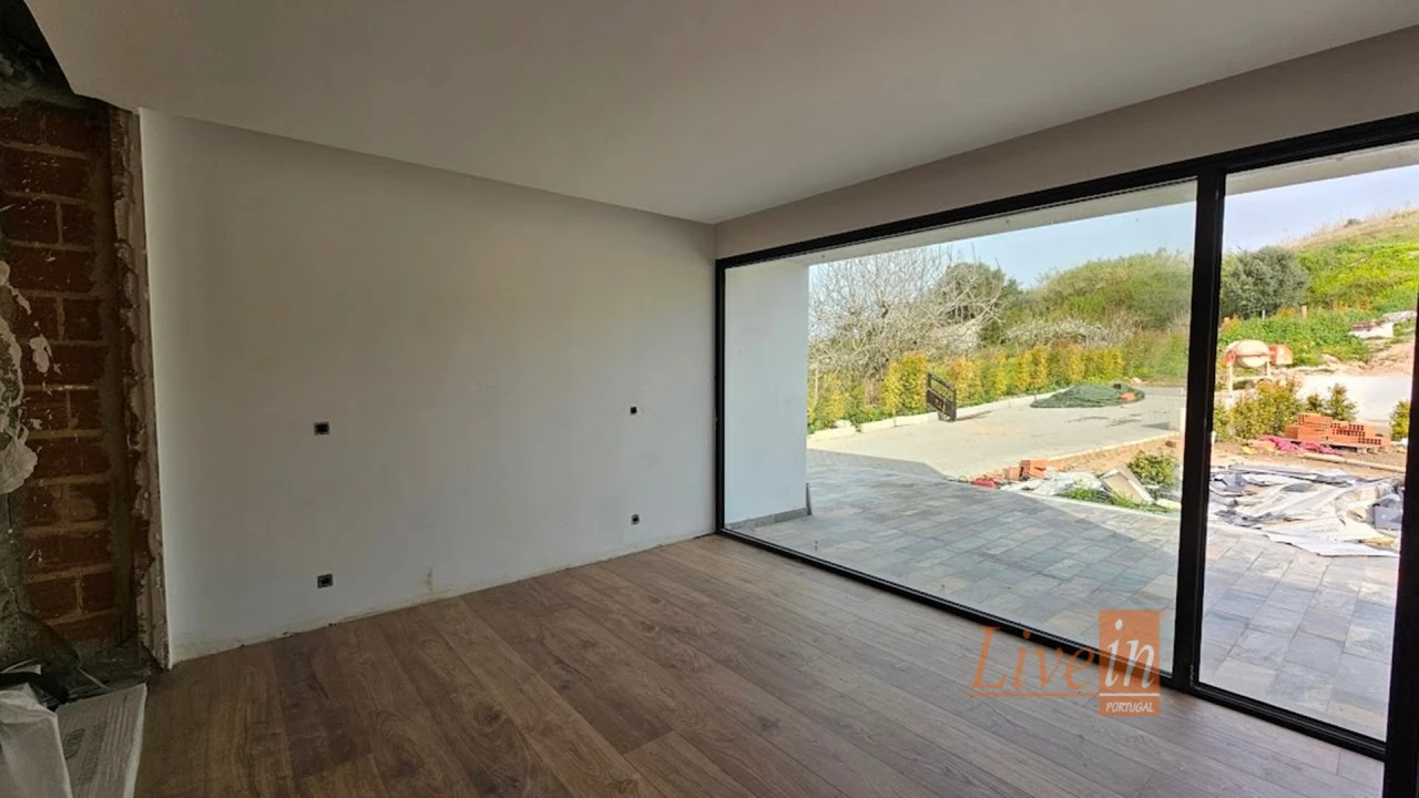 Moradia T4 para Venda em Azueira e Sobral da Abelheira Foto 31