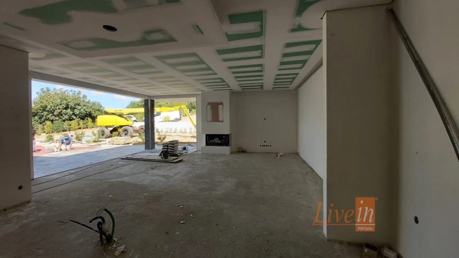 Moradia T4 para Venda em Azueira e Sobral da Abelheira Foto 14