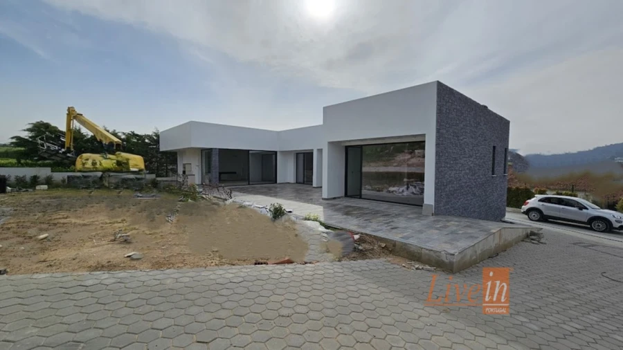 Moradia T4 para Venda em Azueira e Sobral da Abelheira Foto 2