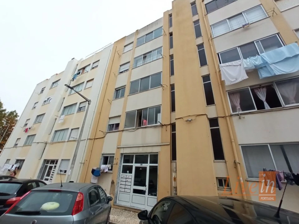 Apartamento T2 para Venda em Carregado e Cadafais Foto 1