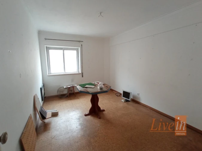 Apartamento T2 para Venda em Carregado e Cadafais Foto 9