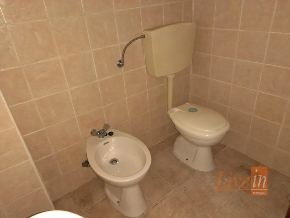 Loja para Arrendamento em Igreja Nova e Cheleiros Foto 6