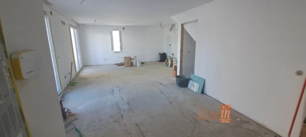 Moradia T2 para Venda em Santa Iria de Azoia, São João da Talha e Bobadela