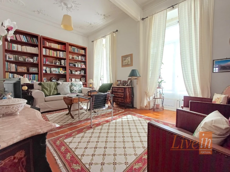 Apartamento T4 para Venda em Campo de Ourique Foto 1