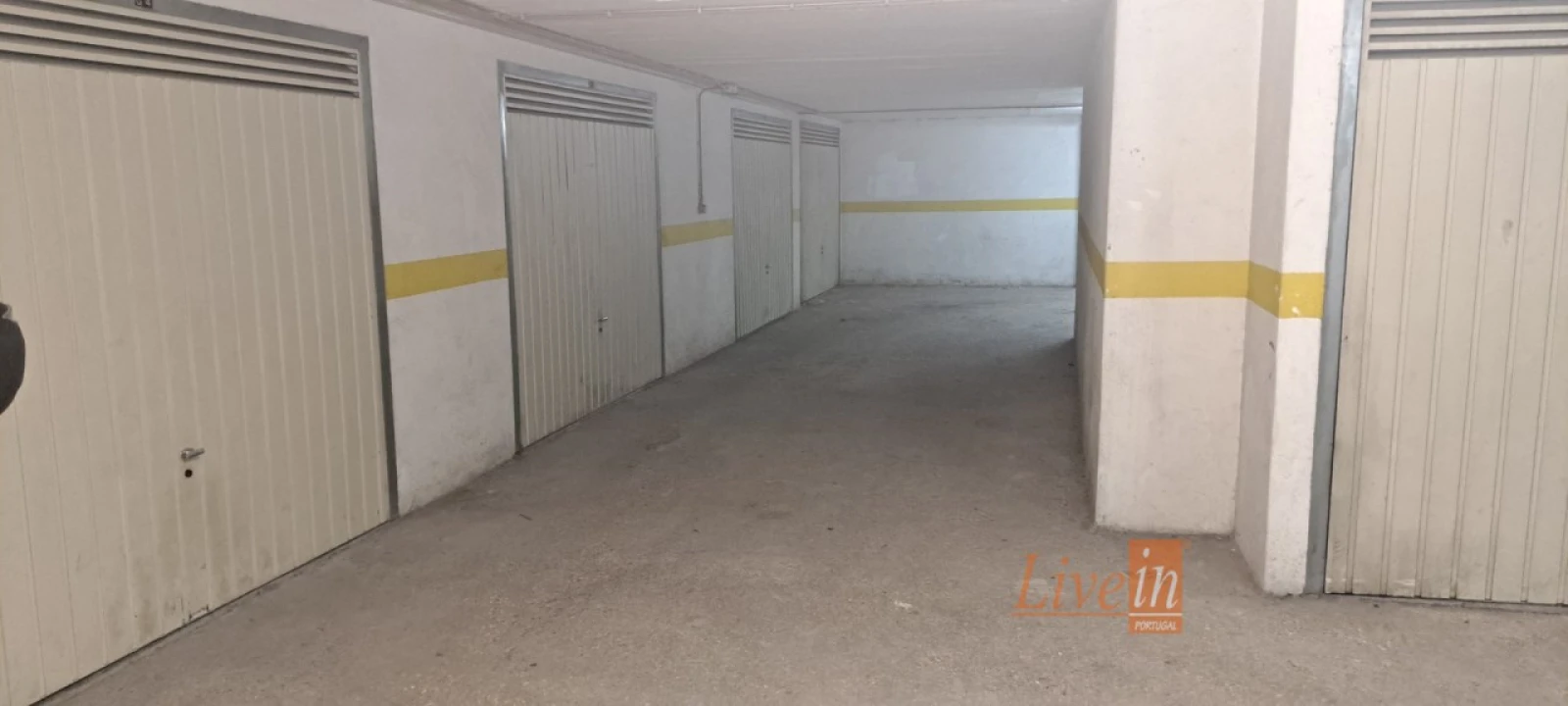 Garagem para Arrendamento em Rio de Mouro Foto 2