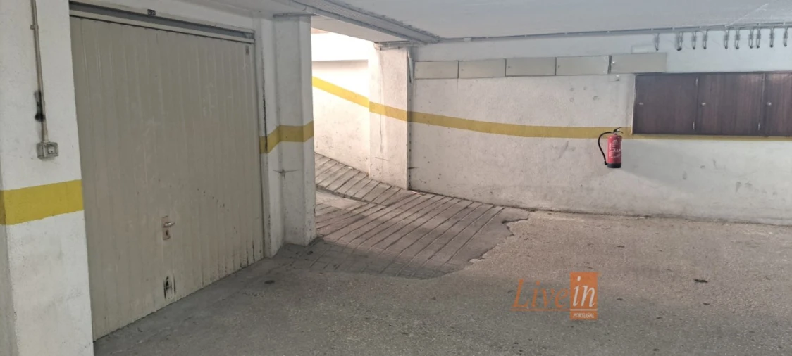 Garagem para Arrendamento em Rio de Mouro Foto 5