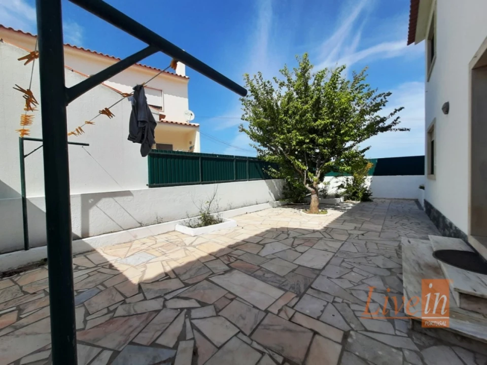 Moradia T3 para Arrendamento em Carvoeira Foto 24