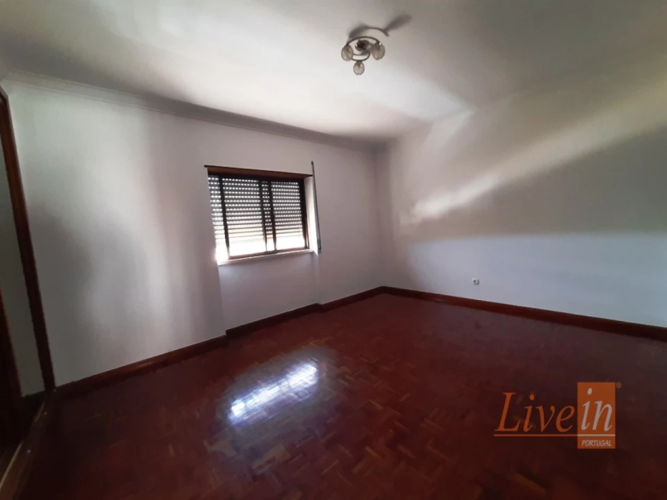 Moradia T3 para Arrendamento em Carvoeira Foto 14