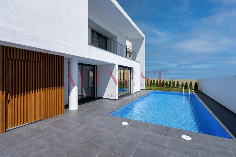 Moradia T4 para Venda em Carcavelos e Parede Foto 3