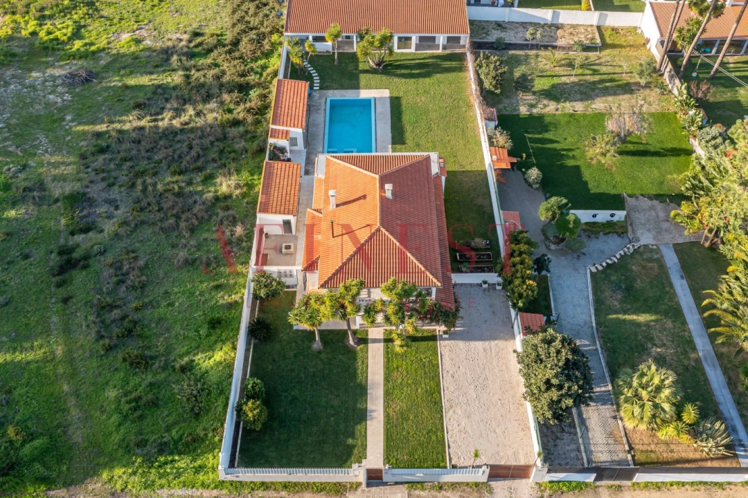 Moradia T5 para Venda em Charneca de Caparica e Sobreda Foto 5