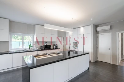 Moradia T8 para Venda em Cascais e Estoril