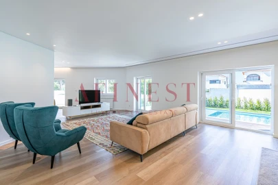 Moradia T8 para Venda em Cascais e Estoril