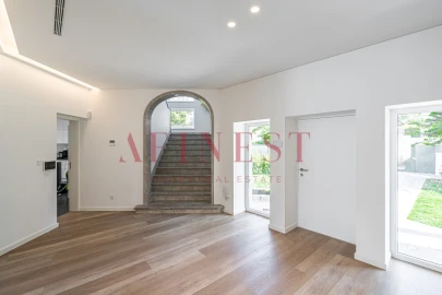 Moradia T8 para Venda em Cascais e Estoril