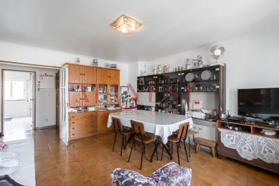 Apartamento T3 para Venda em Carcavelos e Parede