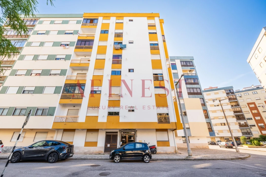 Apartamento T2 para Venda em Amora Foto 2