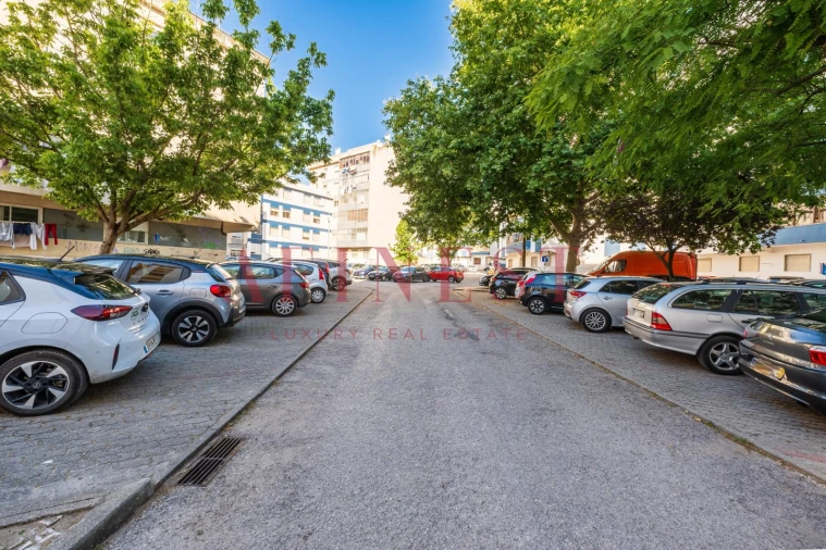 Apartamento T2 para Venda em Amora Foto 4