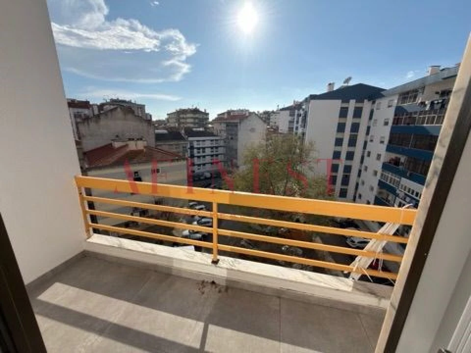 Apartamento T2 para Arrendamento em Amora Foto 13