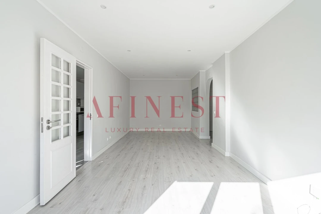 Apartamento T2 para Arrendamento em São Domingos de Rana Foto 1