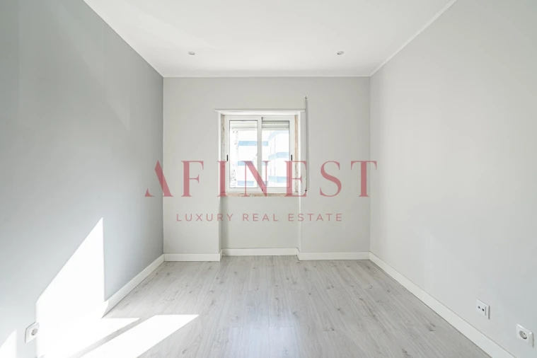 Apartamento T2 para Arrendamento em São Domingos de Rana Foto 11