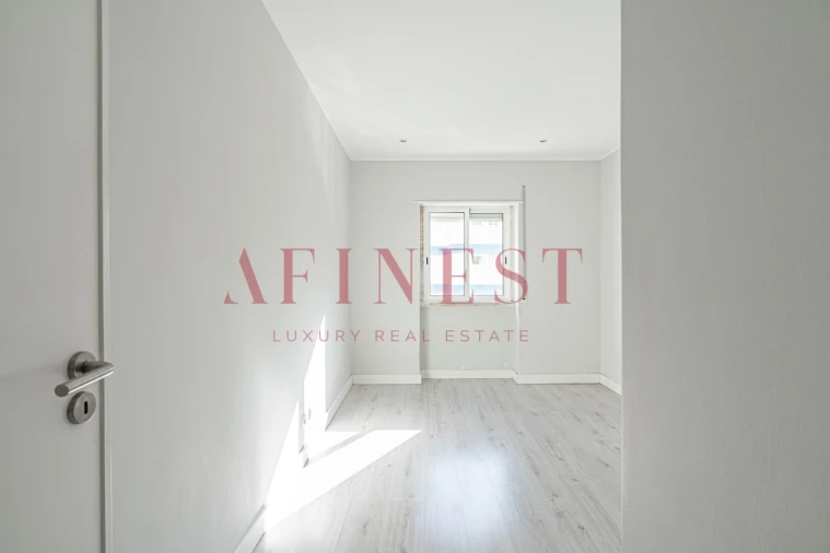 Apartamento T2 para Arrendamento em São Domingos de Rana Foto 13