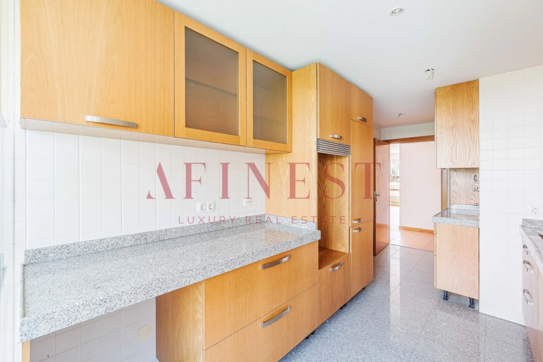 Apartamento T4 para Venda em Carcavelos e Parede Foto 12