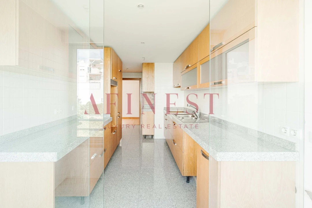 Apartamento T4 para Venda em Carcavelos e Parede Foto 15