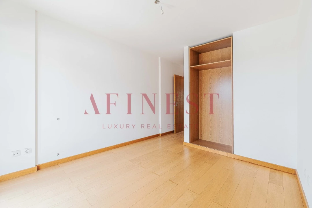 Apartamento T4 para Venda em Carcavelos e Parede Foto 21