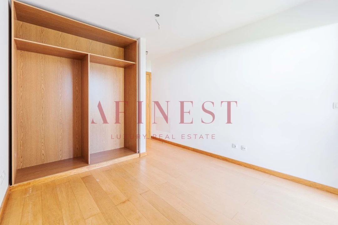 Apartamento T4 para Venda em Carcavelos e Parede Foto 44