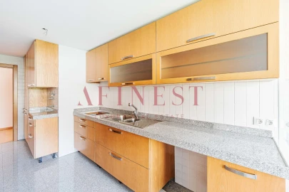 Apartamento T4 para Venda em Carcavelos e Parede