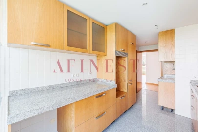Apartamento T4 para Venda em Carcavelos e Parede