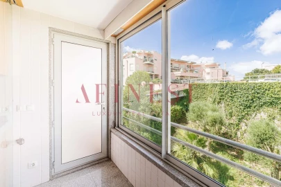 Apartamento T4 para Venda em Carcavelos e Parede
