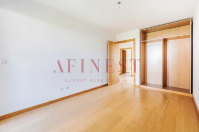 Apartamento T4 para Venda em Carcavelos e Parede