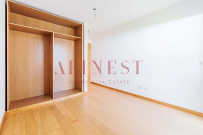 Apartamento T4 para Venda em Carcavelos e Parede