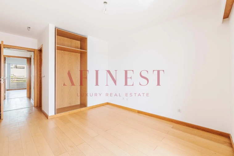 Apartamento T4 para Venda em Carcavelos e Parede Foto 22