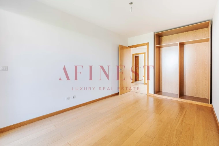 Apartamento T4 para Venda em Carcavelos e Parede Foto 33