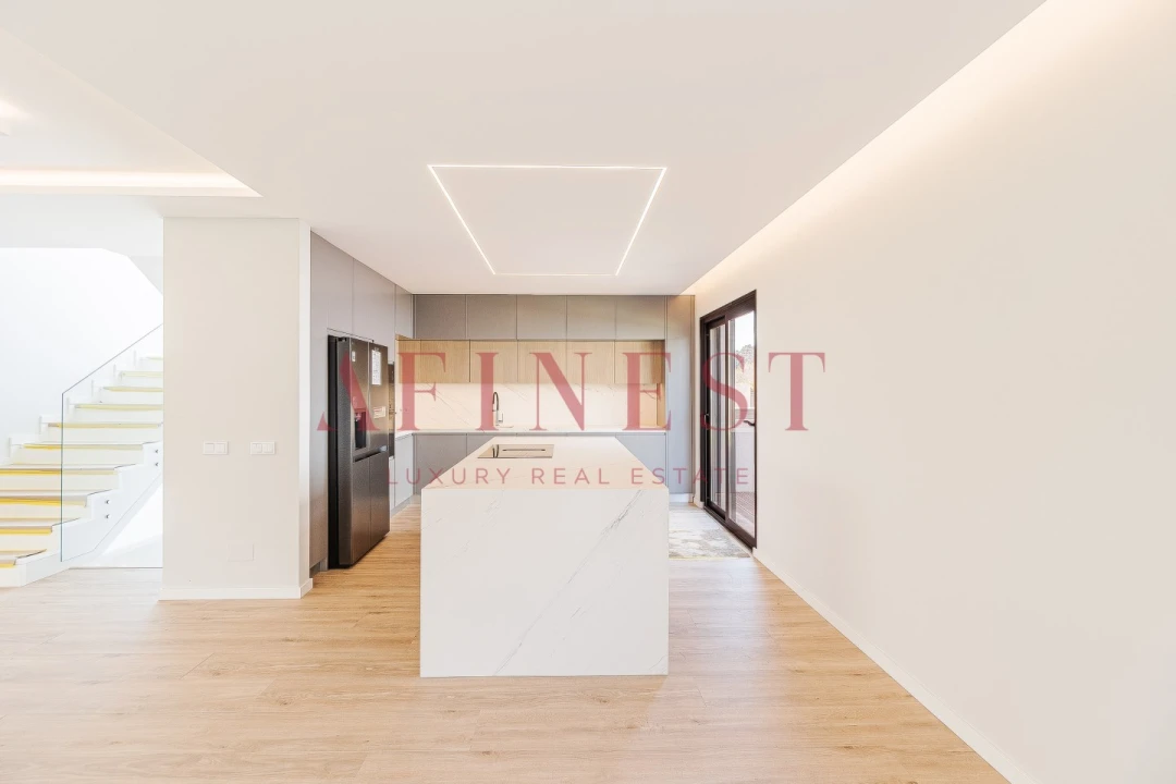 Moradia T4 para Venda em Carcavelos e Parede Foto 8