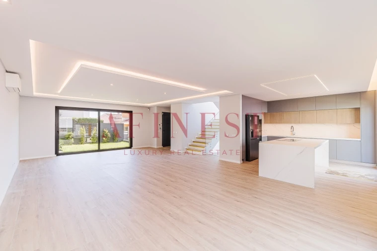 Moradia T4 para Venda em Carcavelos e Parede